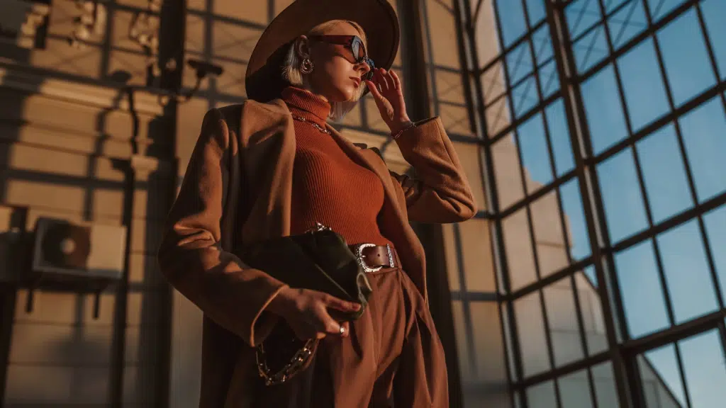 15 Colors that Go Well with Brown Clothes