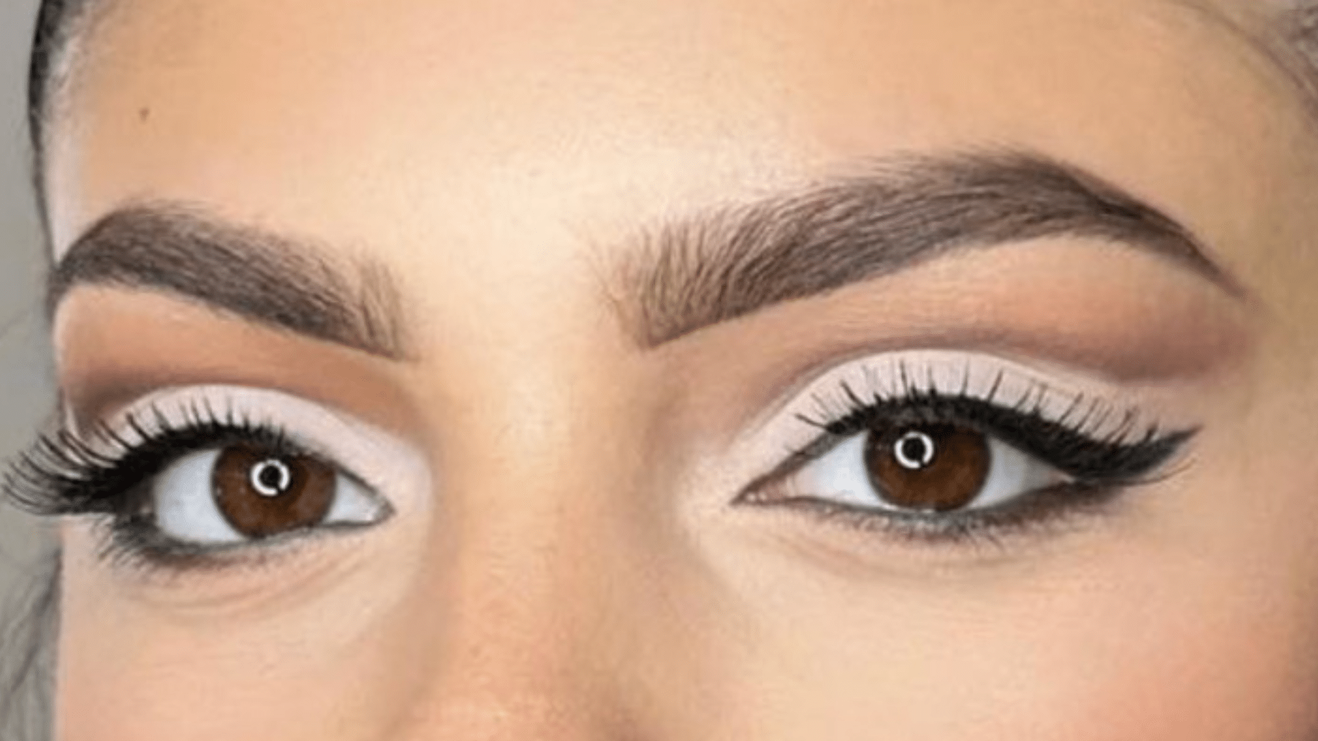 eyeliner for Almond Eyes