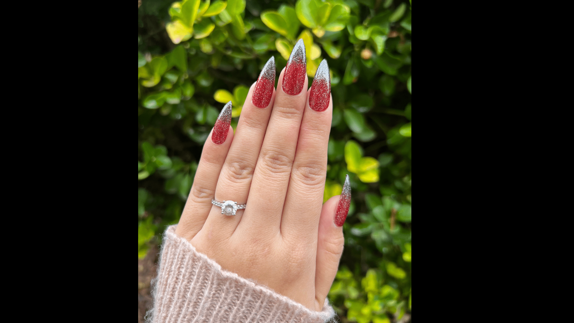 Glittery red nails with ombre effect