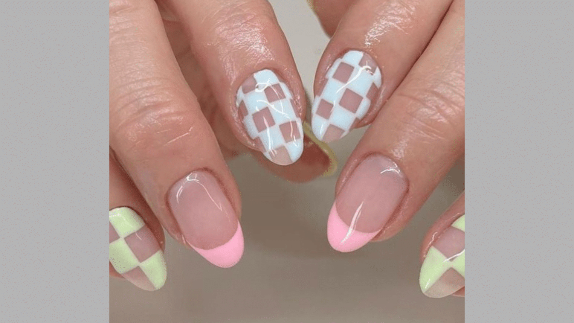 Pastel Checkerboard Accent