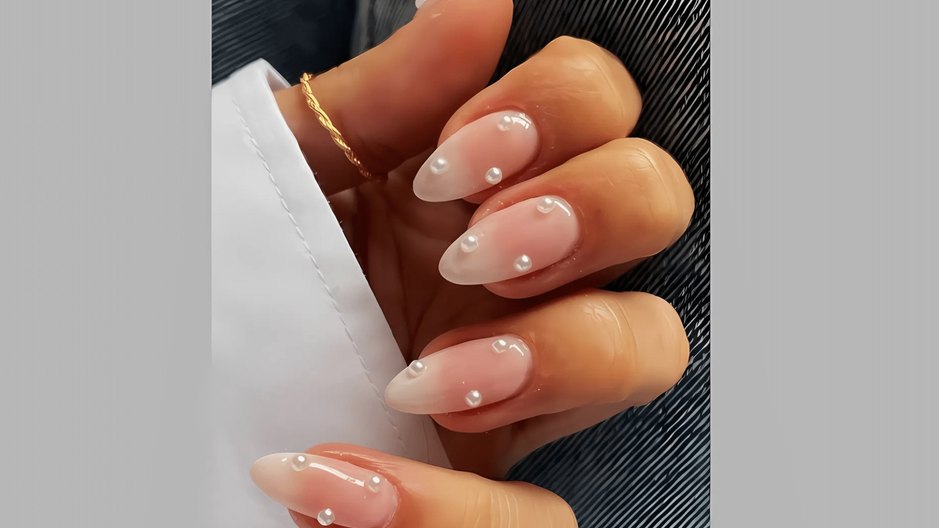 Transparent Base with Pearls