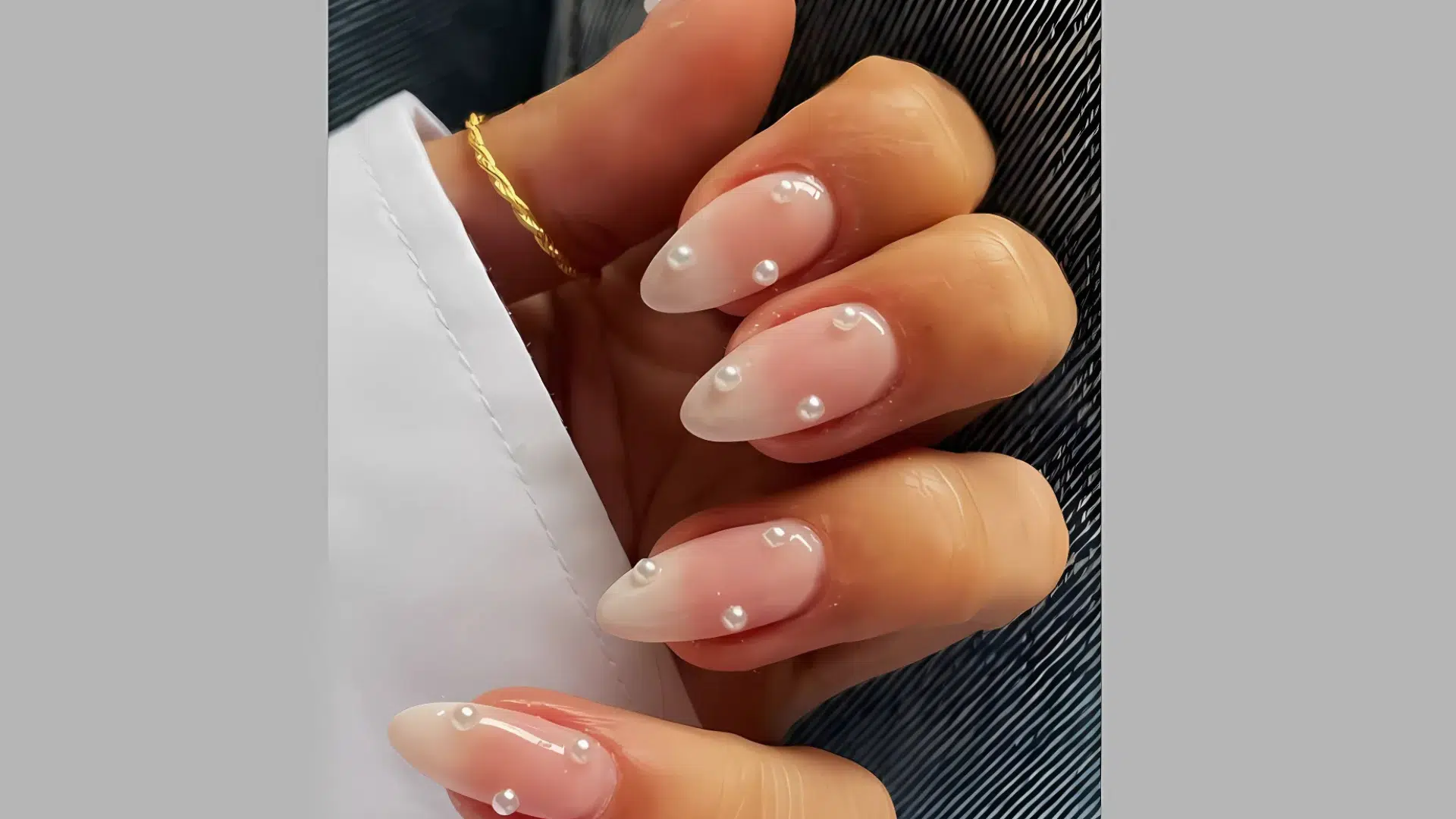 Transparent Base with Pearls
