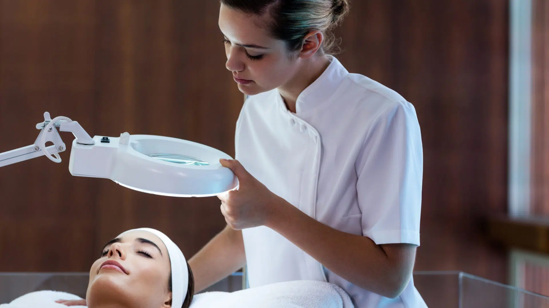 What Is a Beauty Therapist