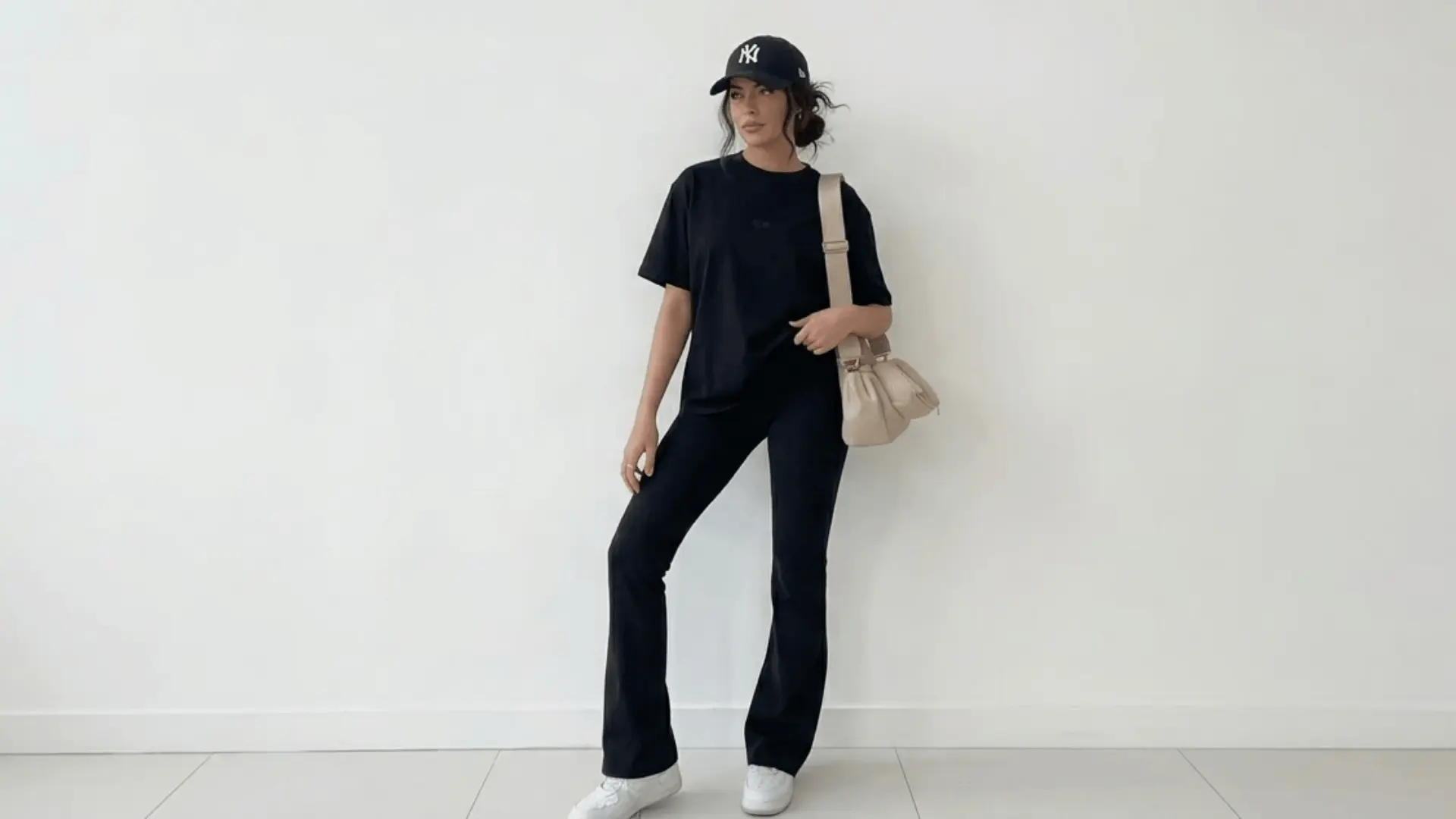 All black casual outfit with oversized tee leggings sneakers and cap minimal everyday street look