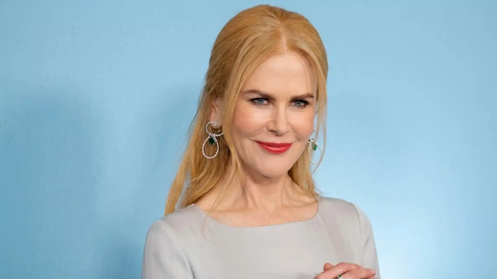 Nicole Kidman with soft blonde hair and cool toned makeup, showcasing light summer features