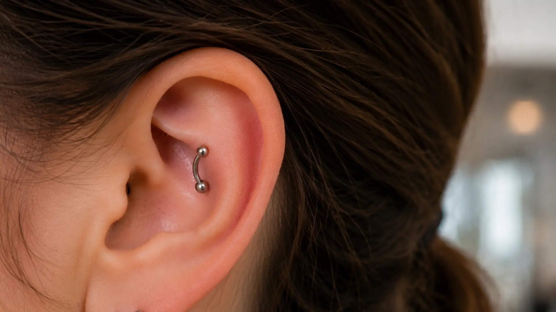 Snug cartilage piercing with barbell